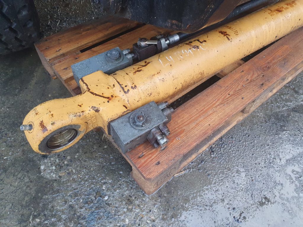 Löffelzylinder aus Liebherr R 914C – Bild 3