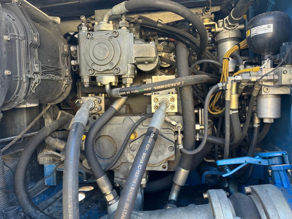 Liebherr R 934 C LIT, Kettenbagger – Bild 9