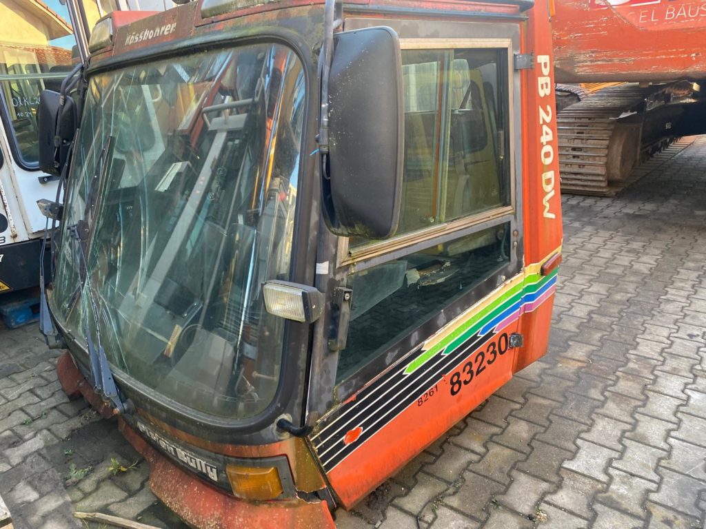 Kabine aus  Kässbohrer Pisten Bully PB240DW – Bild 3