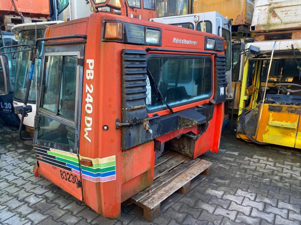 Kabine aus  Kässbohrer Pisten Bully PB240DW – Bild 4