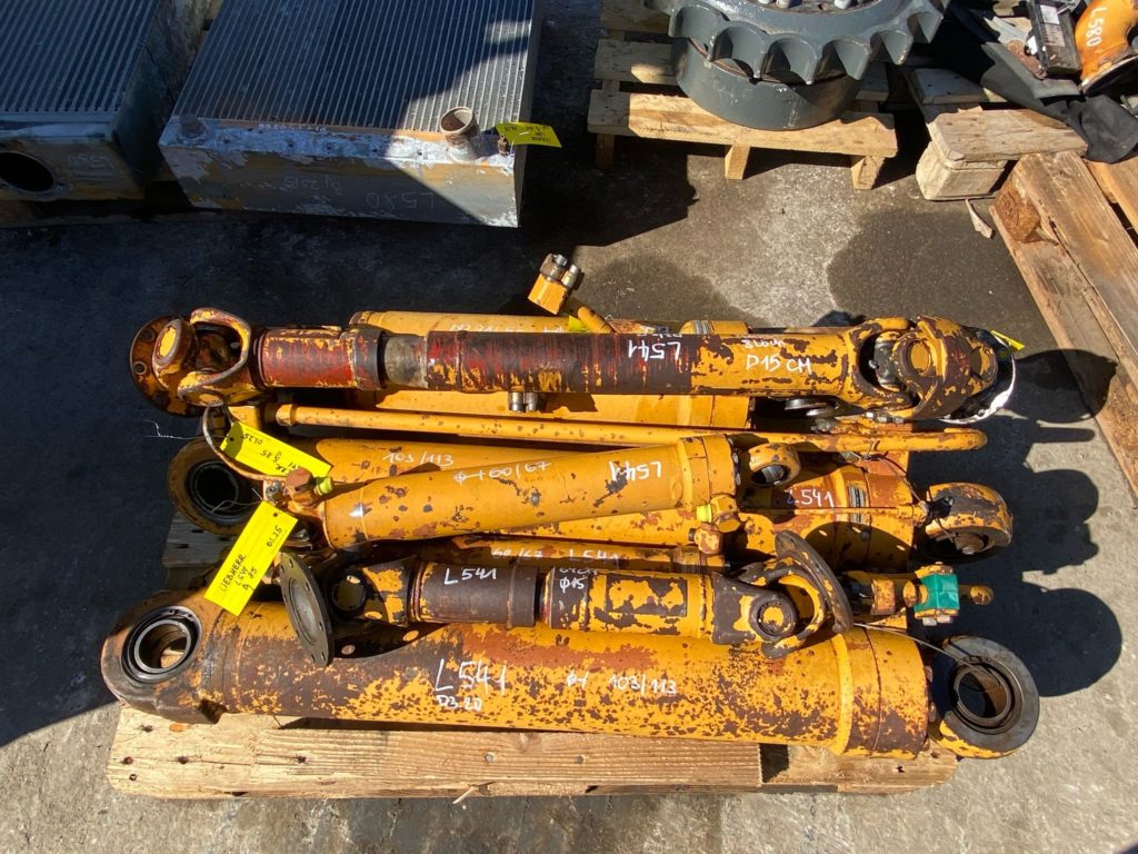 Hydraulikzylinder, Kardanwelle aus Liebherr L541