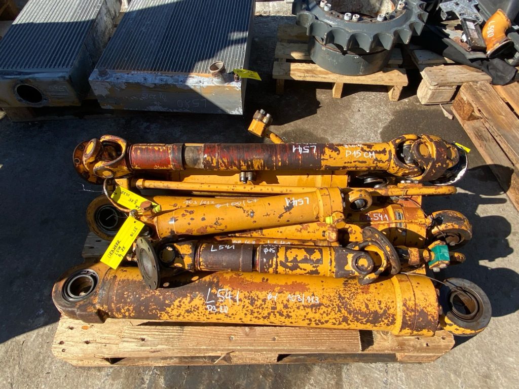 Hydraulikzylinder, Kardanwelle aus Liebherr L541 – Bild 5