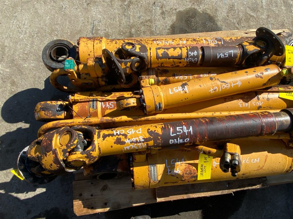 Hydraulikzylinder, Kardanwelle aus Liebherr L541 – Bild 6