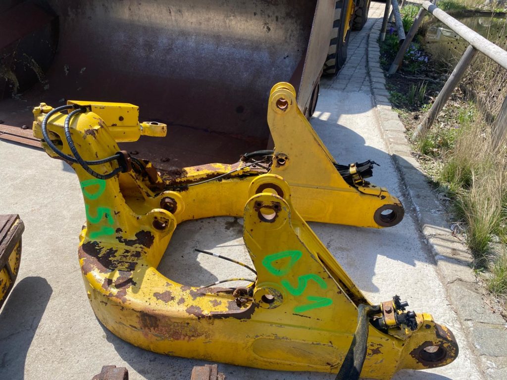 Schwenkbock  aus  Komatsu D51 PX – Bild 3