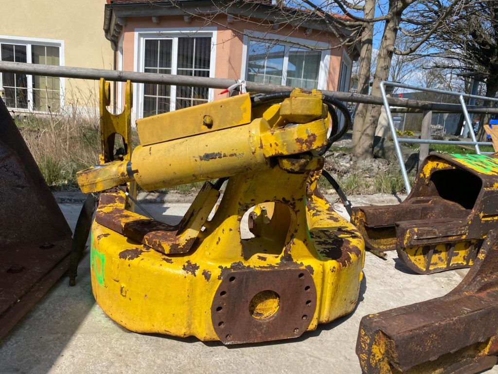 Schwenkbock  aus  Komatsu D51 PX – Bild 4