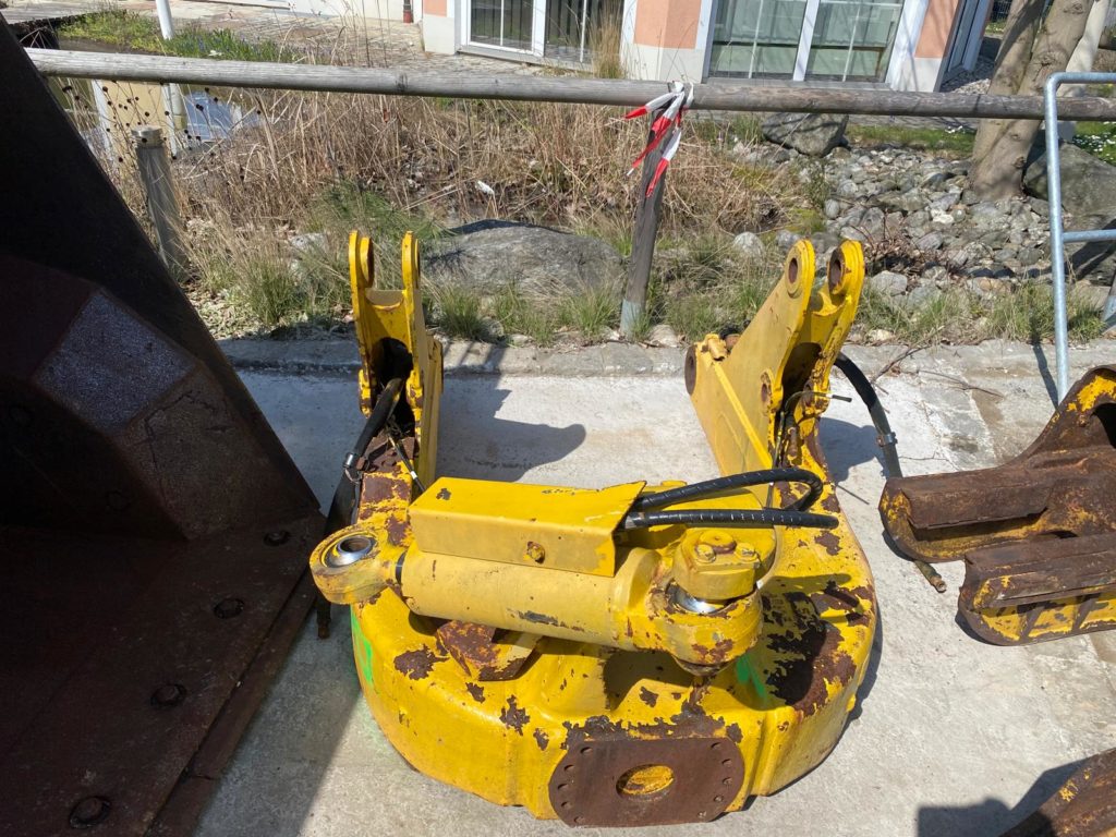 Schwenkbock  aus  Komatsu D51 PX – Bild 2