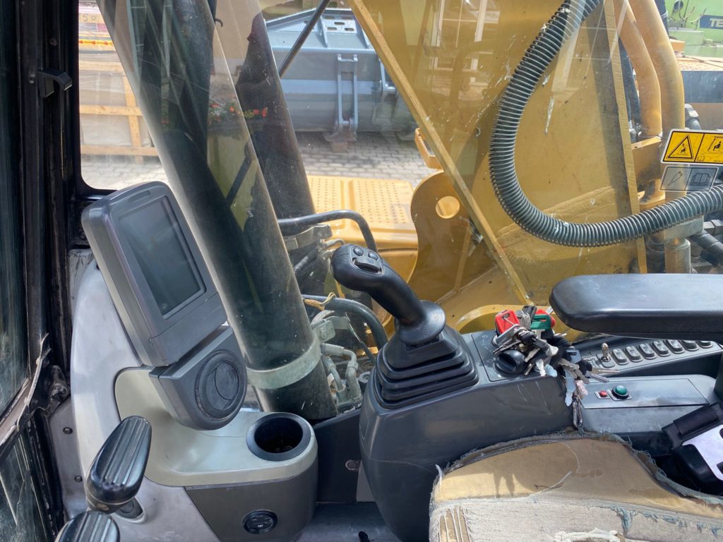 CAT 319 D, Kettenbagger – Bild 2