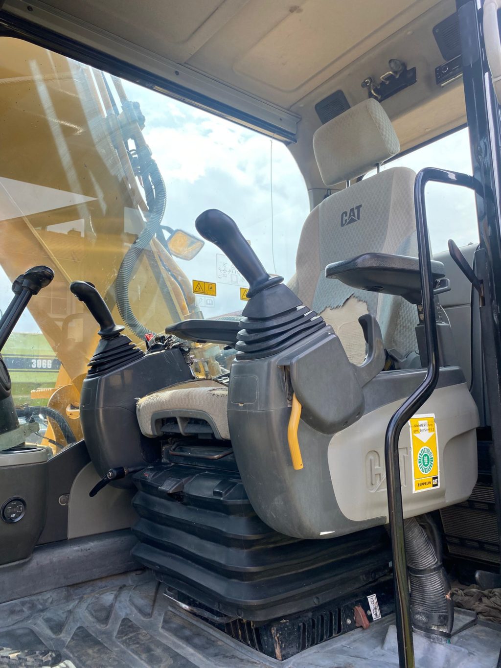 CAT 319 D, Kettenbagger – Bild 3