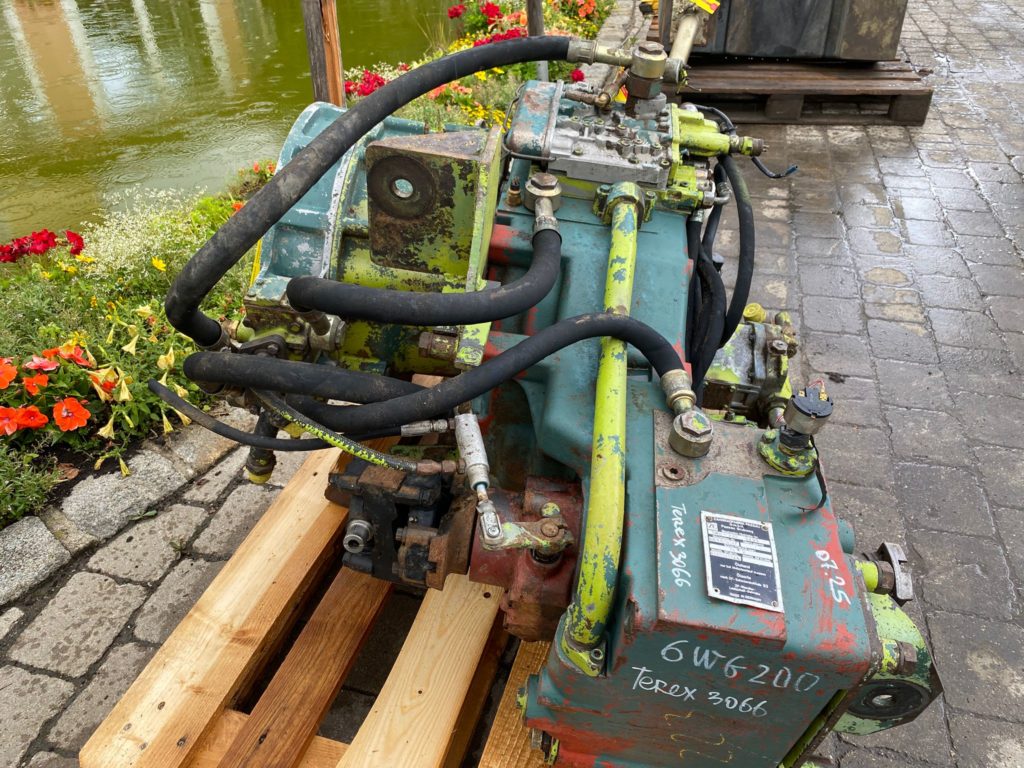Lastschaltgetriebe  ZF 4WG 200, aus Terex 3066, Dumper – Bild 6