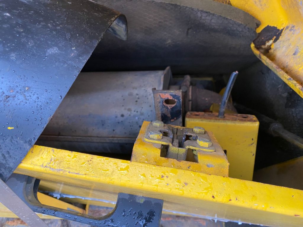 Karosserieteile aus Furukawa 320E – Bild 2