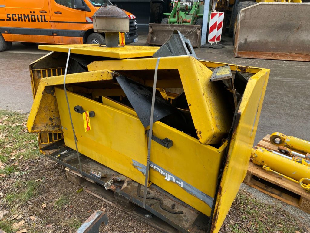 Karosserieteile aus Furukawa 320E