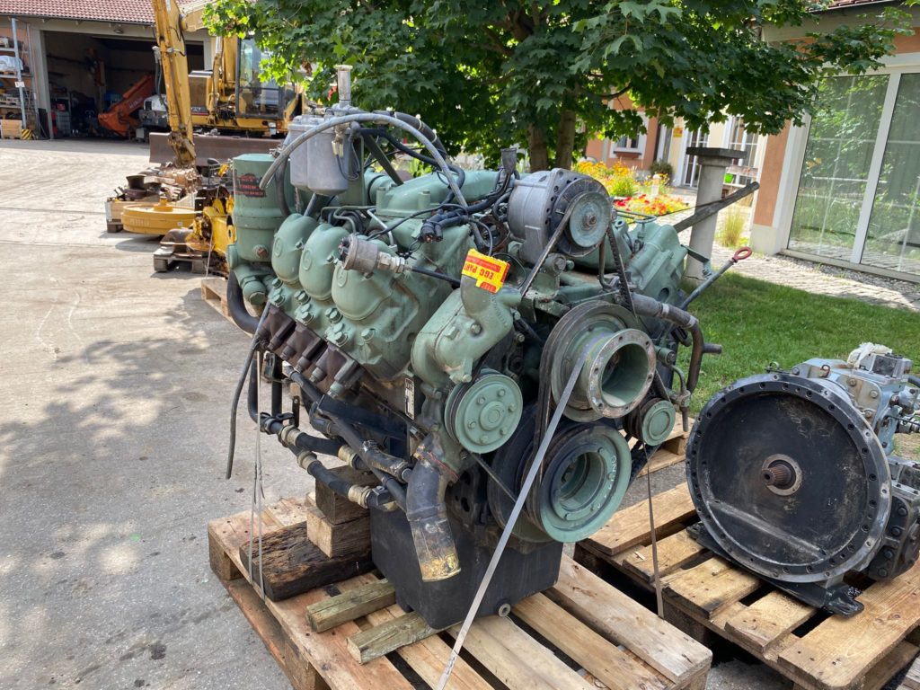 Dieselmotor Mercedes OM 421A, aus Piston Bulli