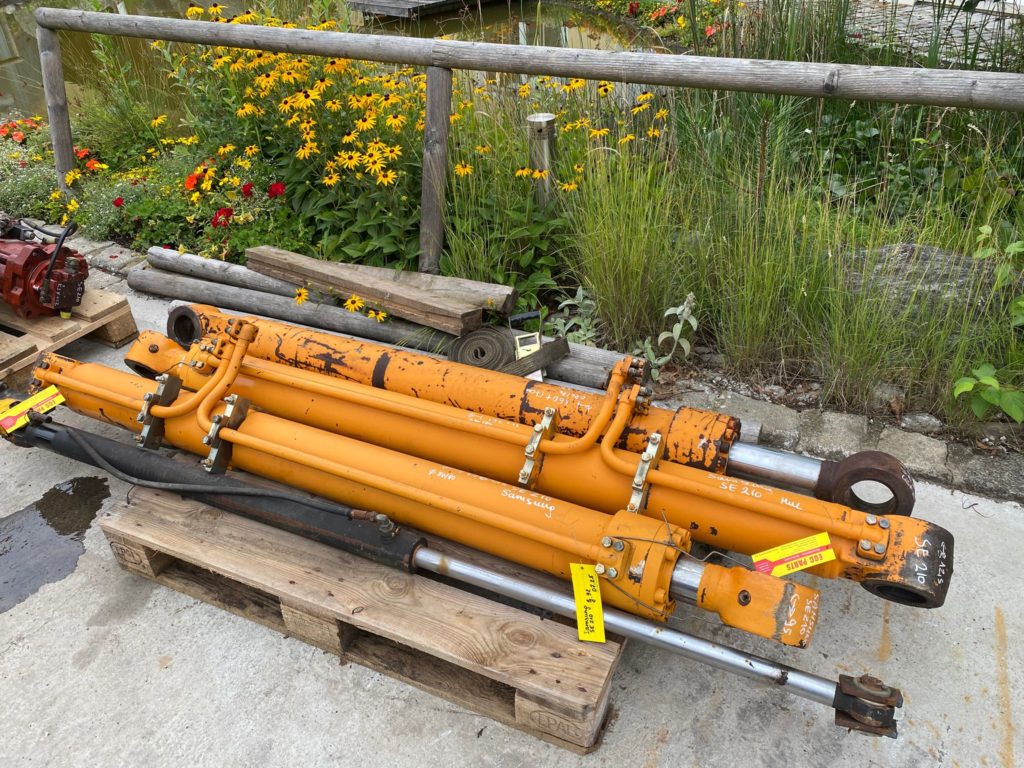 Hydraulikzylinder aus Samsung SE 210 – Bild 2
