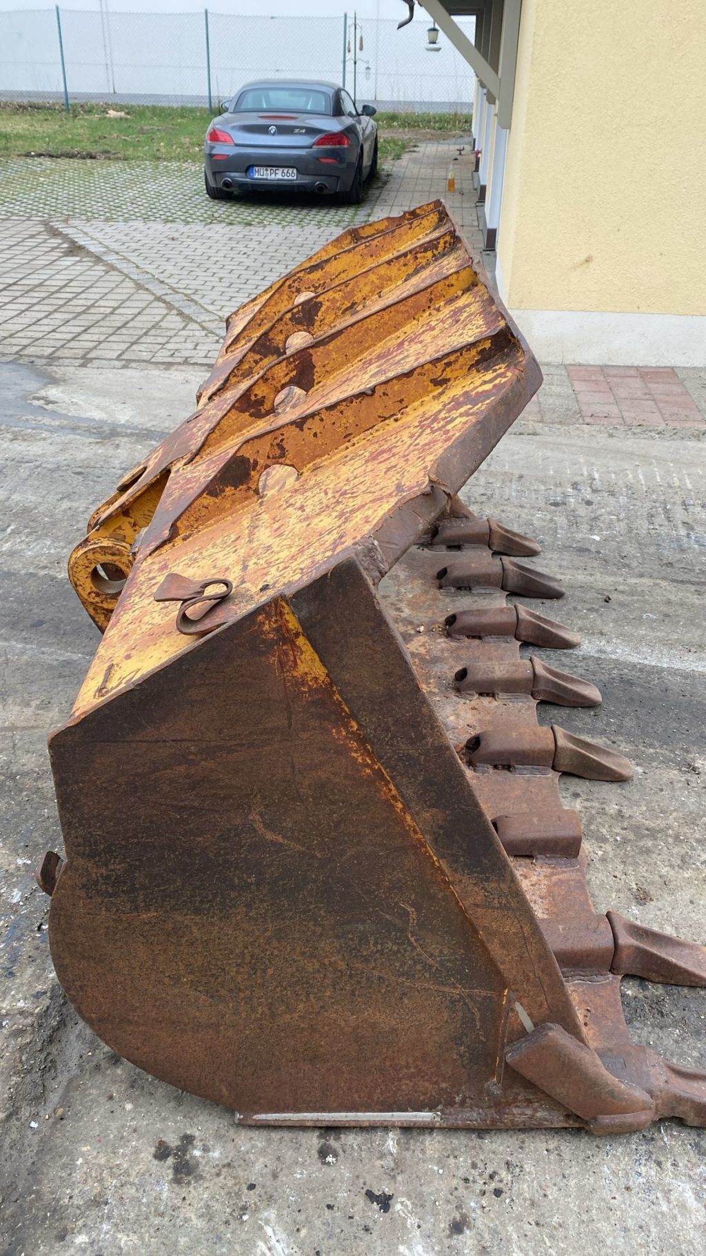 Schaufel aus Liebherr LR 631 – Bild 2
