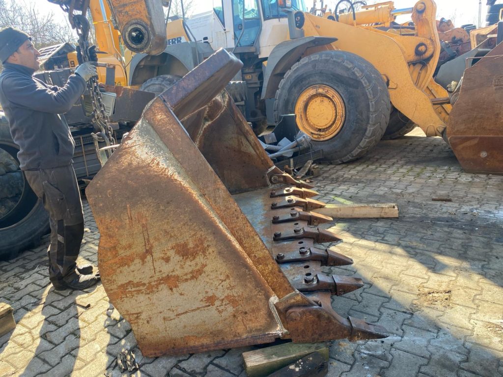 Schaufel aus Liebherr L 550 – Bild 4