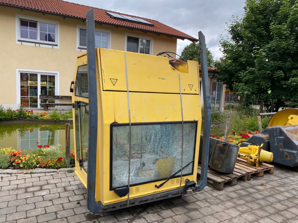 Kabine aus Walze Bomag BW 144 – Bild 3