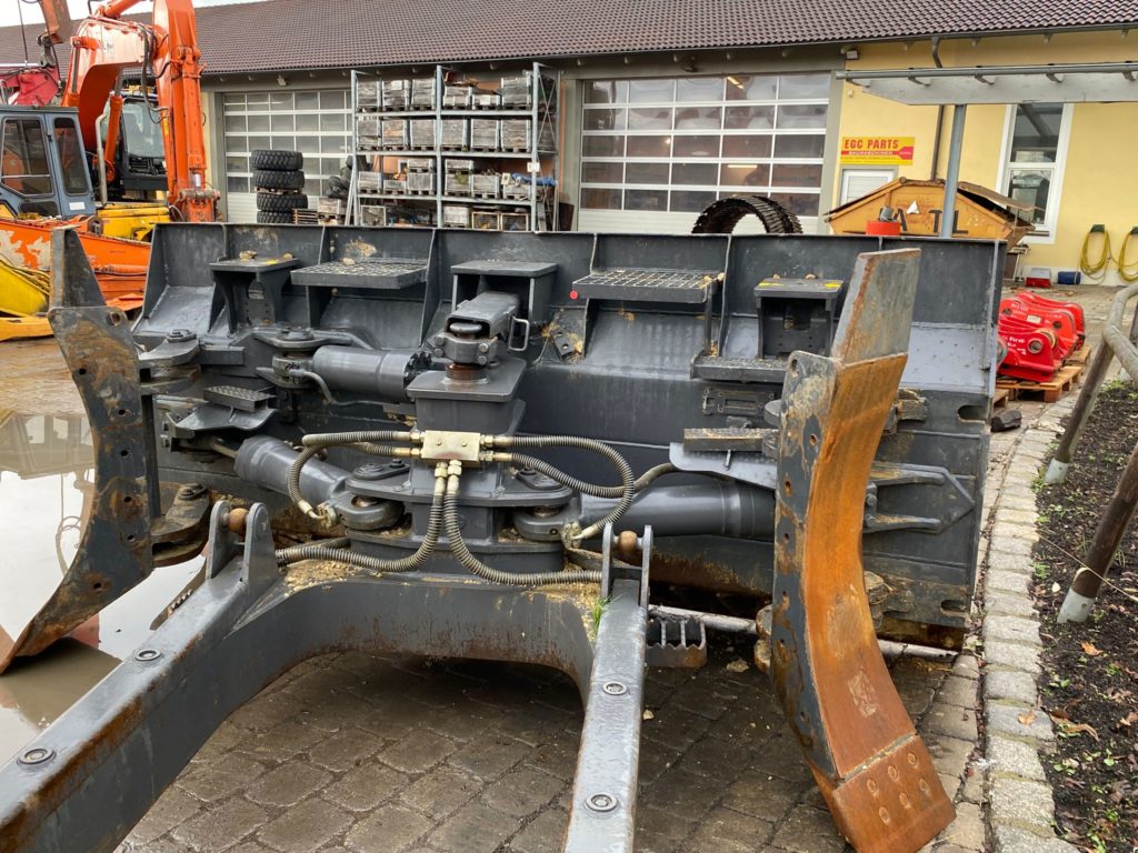 Schild aus Liebherr PR724 LGP – Bild 5