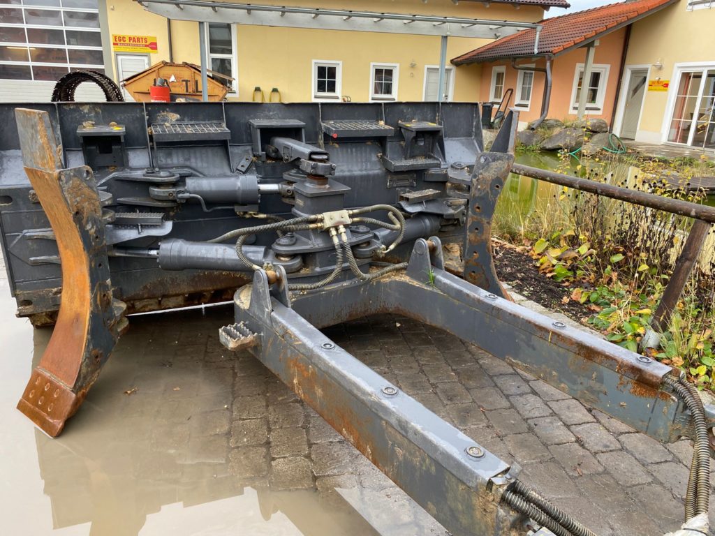 Schild aus Liebherr PR724 LGP – Bild 7