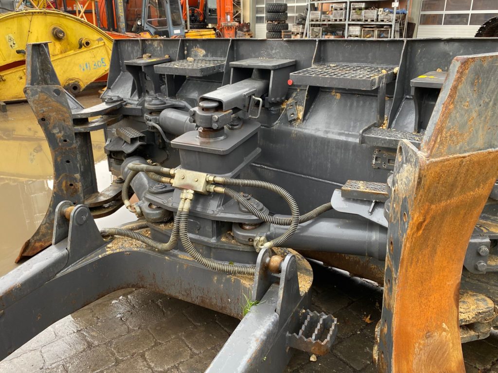 Schild aus Liebherr PR724 LGP – Bild 9