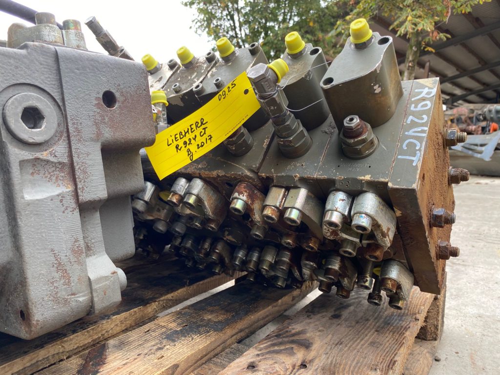 Steuerblock aus Liebherr R 924CT – Bild 2