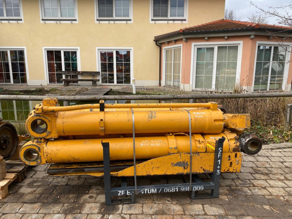 Hydraulikzylinder aus Liebherr R964B – Bild 4