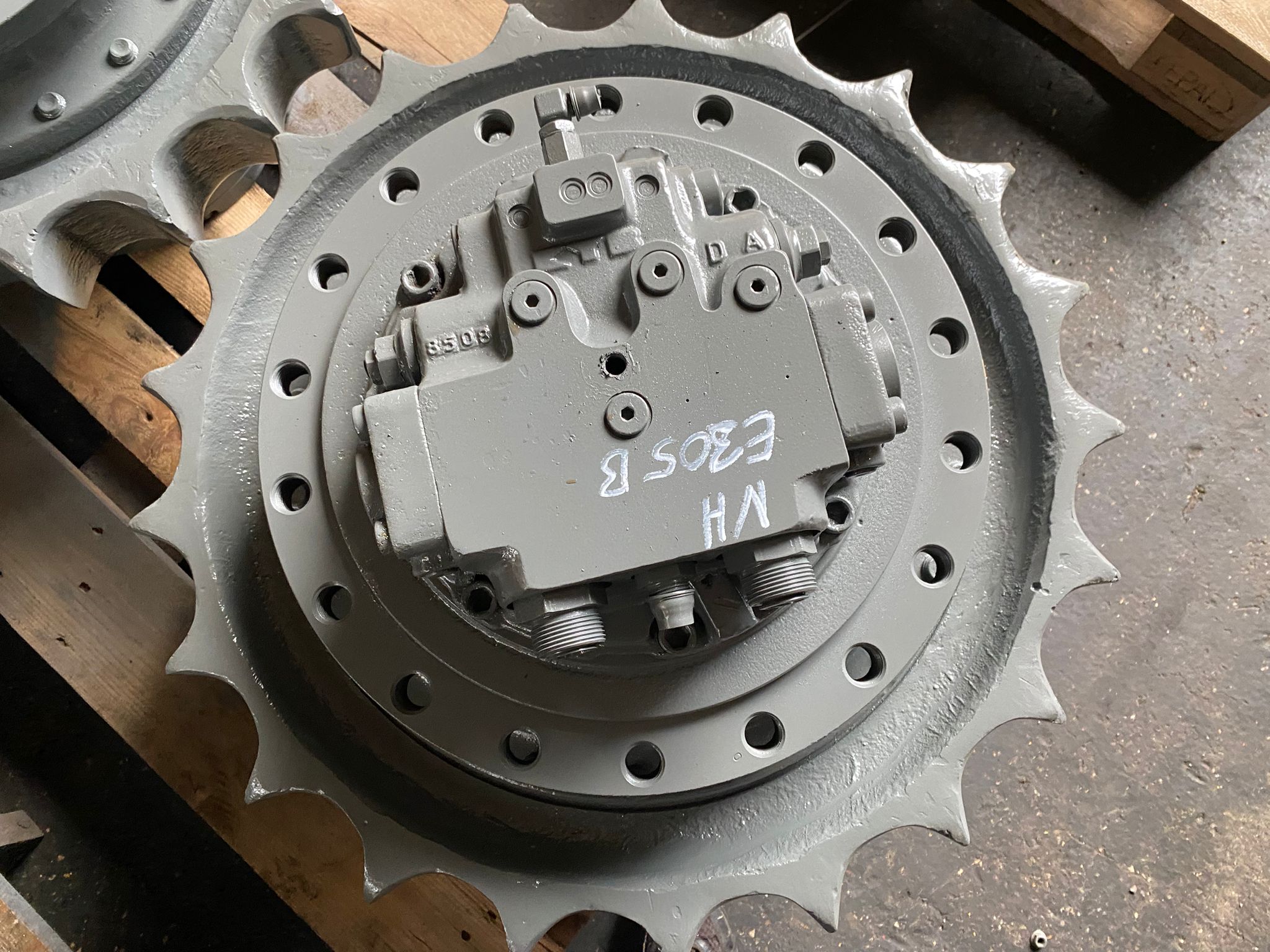 Endantrieb aus New Holland E305 – Bild 5