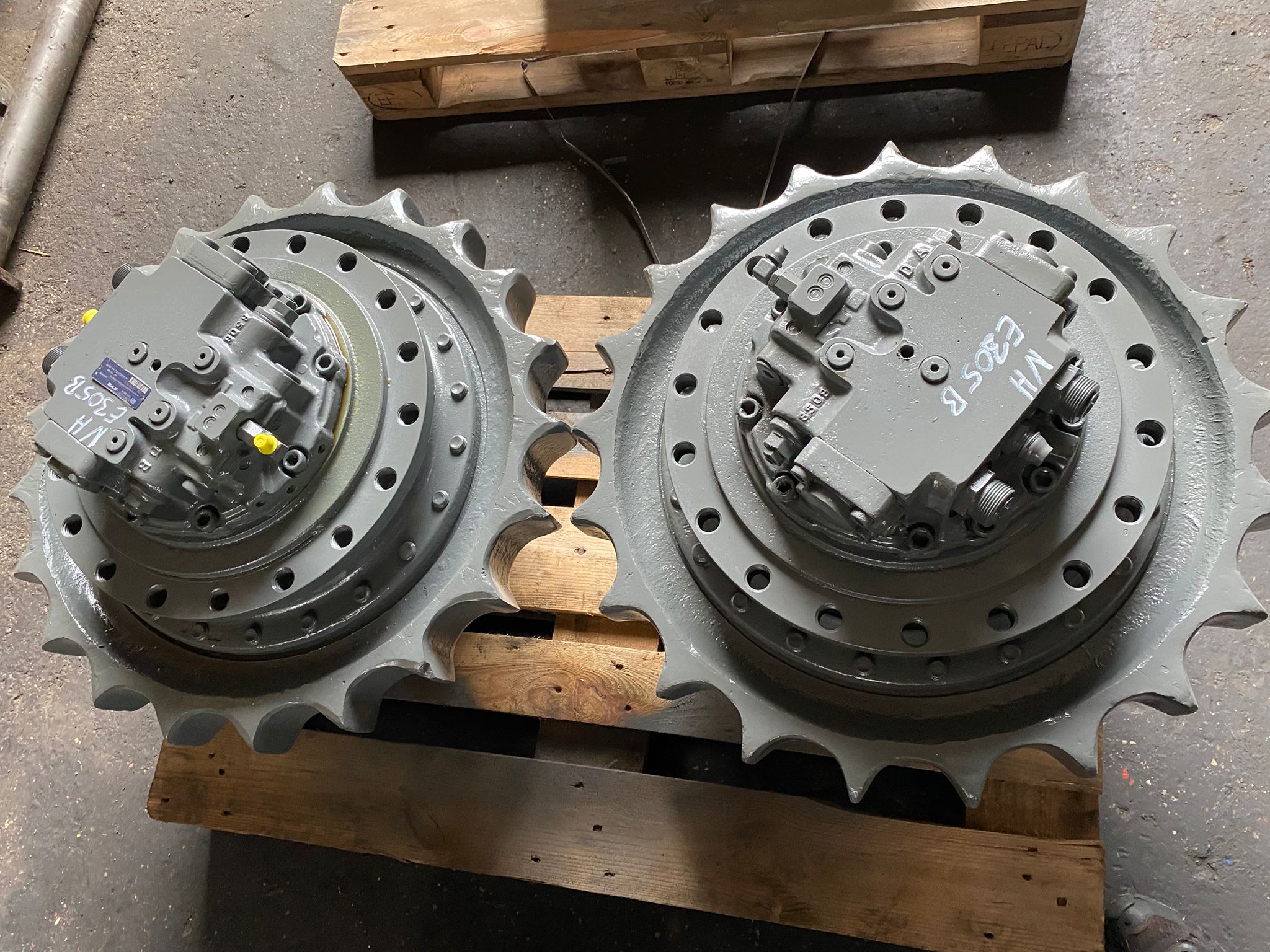 Endantrieb aus New Holland E305 – Bild 7