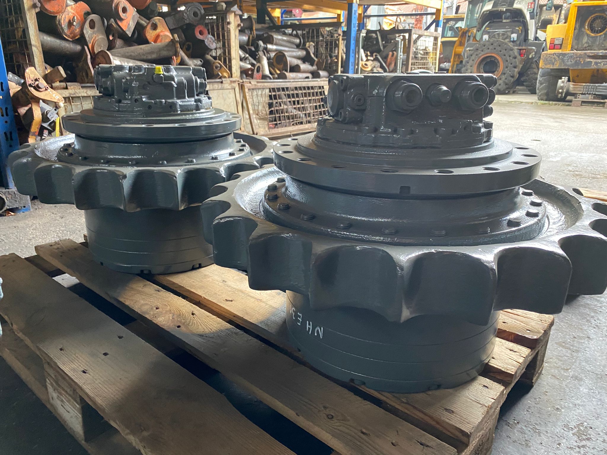 Endantrieb aus New Holland E305 – Bild 2