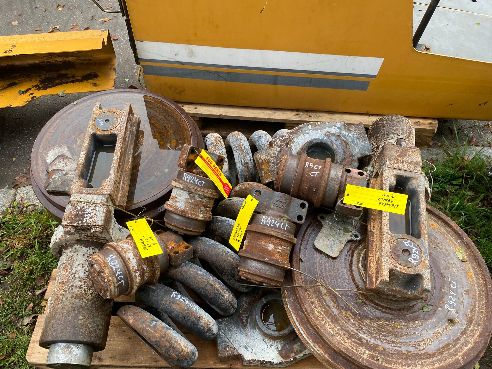 Leitrad, Feder, Tragrollen aus Liebherr R924 CT – Bild 5