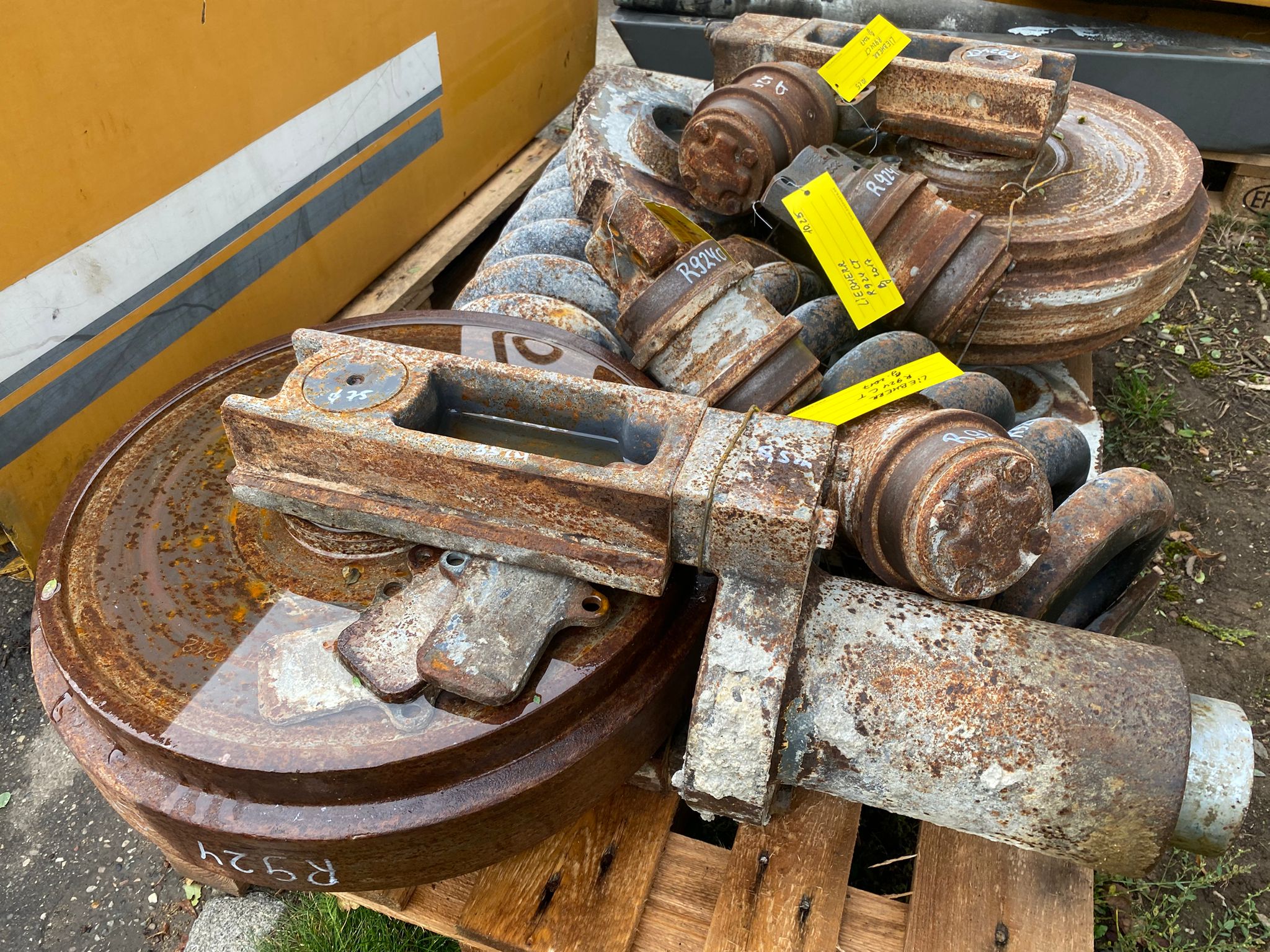 Leitrad, Feder, Tragrollen aus Liebherr R924 CT – Bild 6