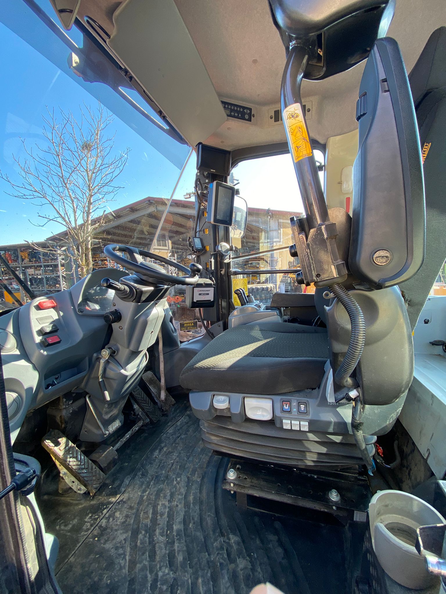 Hitachi ZW 330-6, Radlader – Bild 13