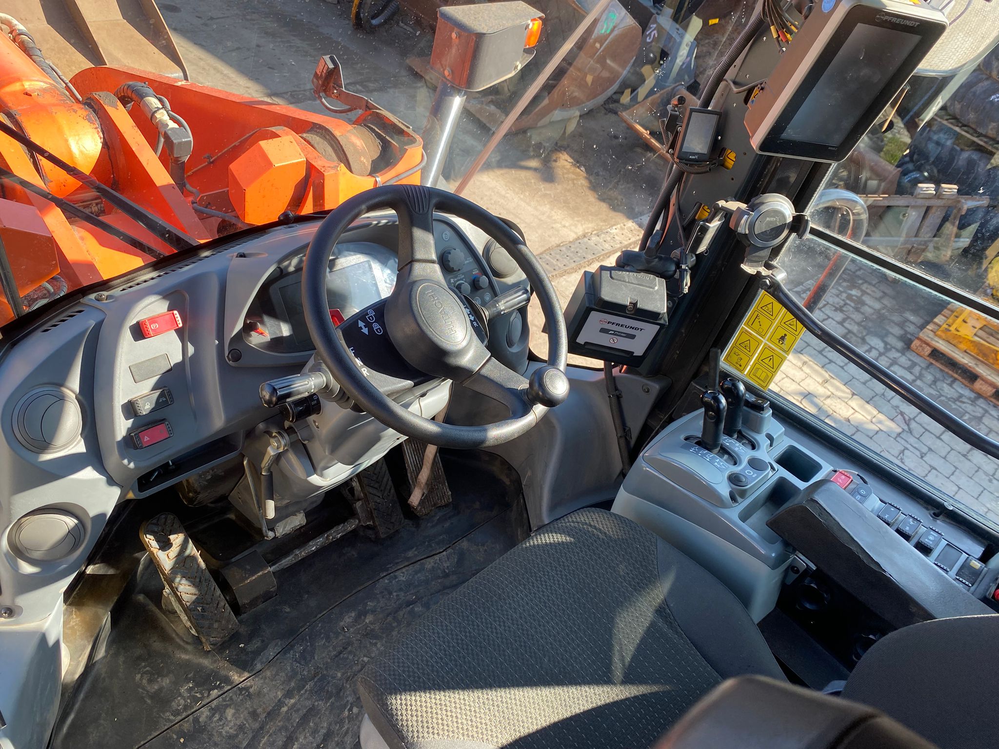 Hitachi ZW 330-6, Radlader – Bild 3