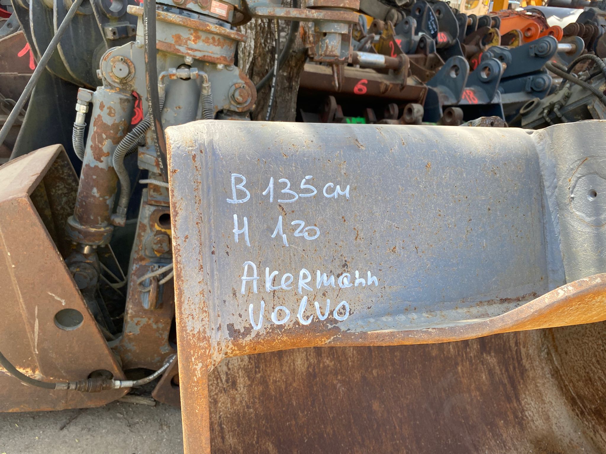 Löffel Breite 135cm NR 57 aus Volvo Akermann EC 300 – Bild 3