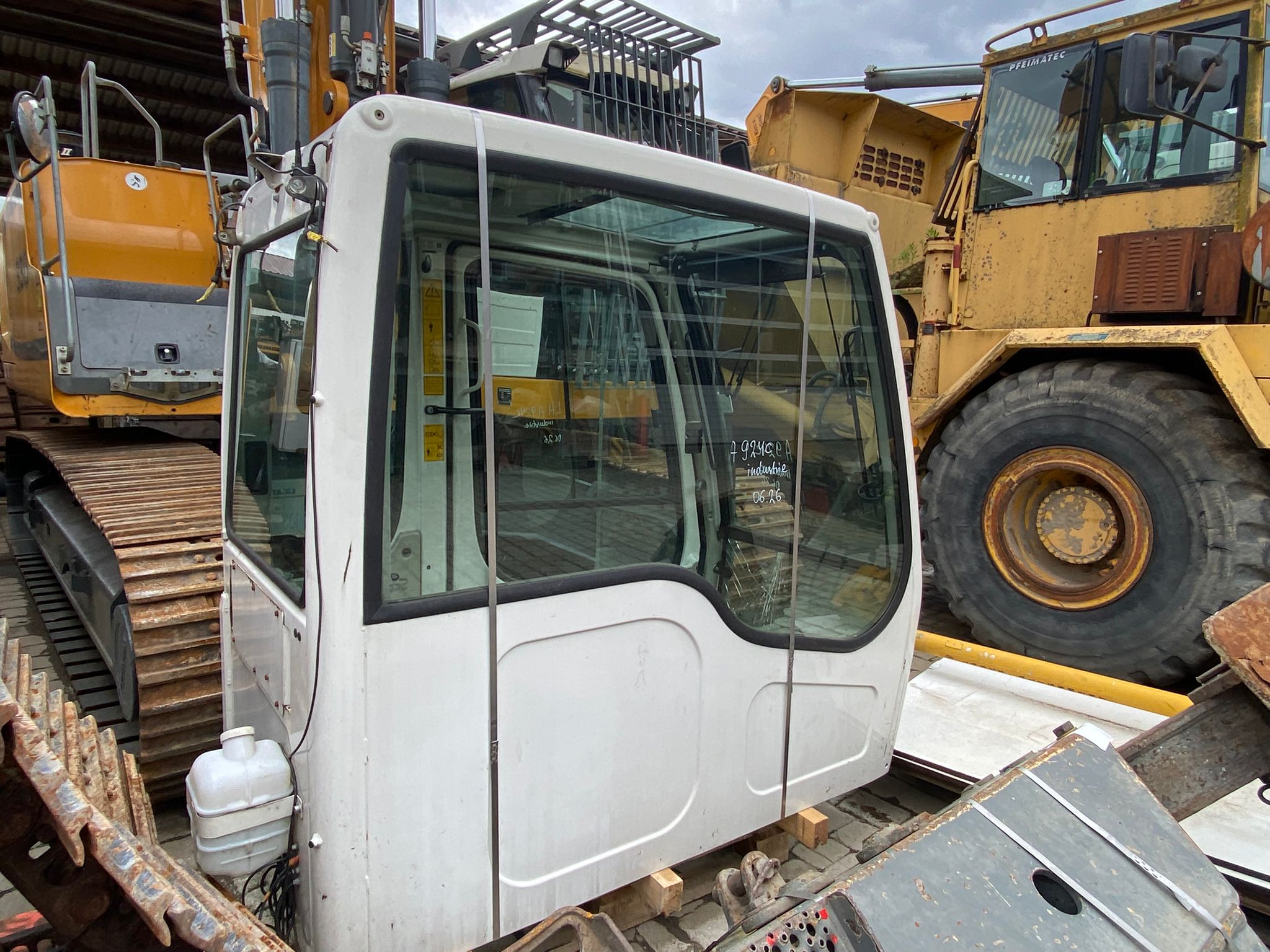 Kabine aus Liebherr A924C , Umschlagbagger – Bild 6