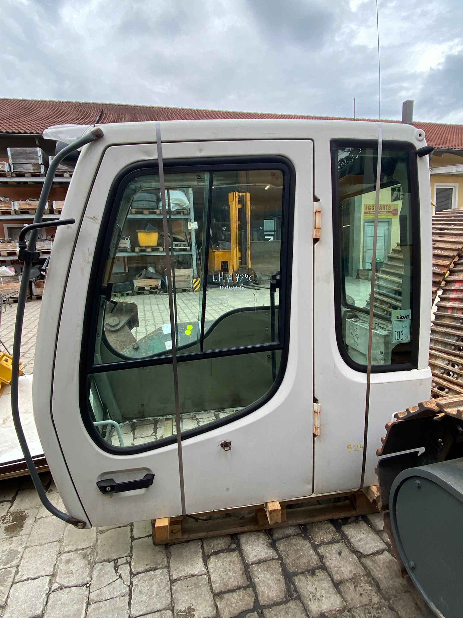 Kabine aus Liebherr A924C , Umschlagbagger – Bild 5