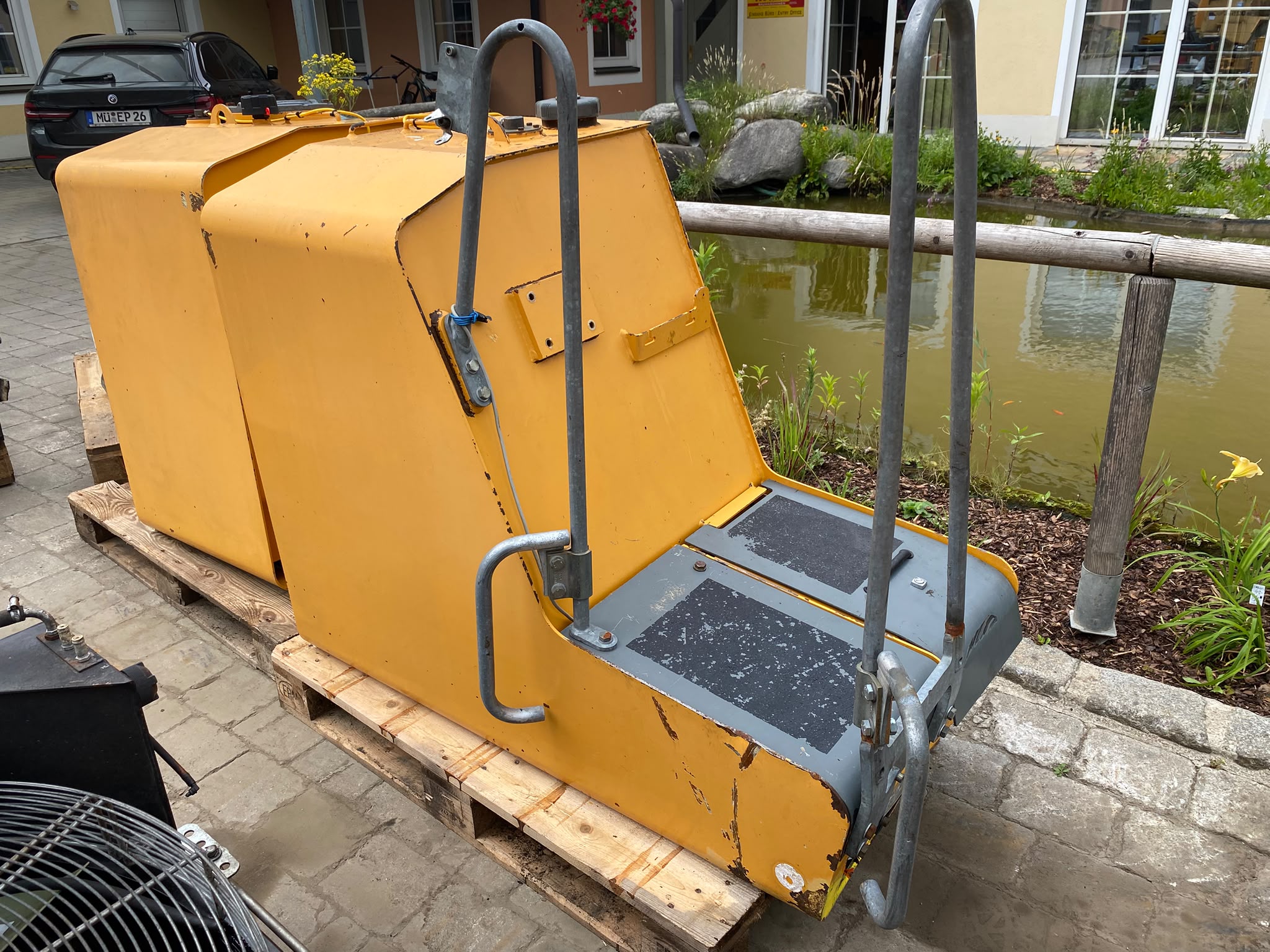 Hydrauliktank, Dieseltank aus Liebherr A924C , Umschlagbagger – Bild 2