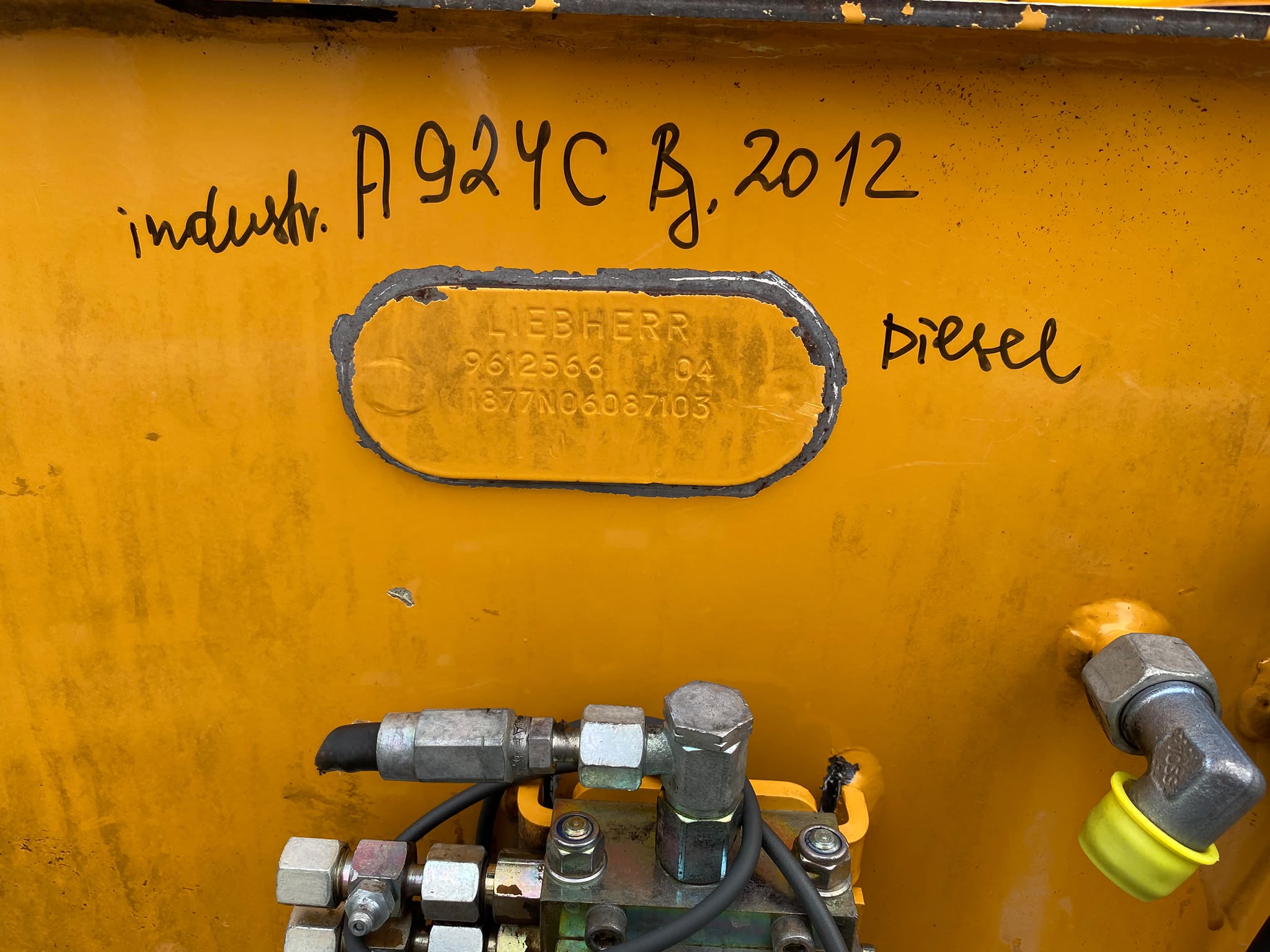Hydrauliktank, Dieseltank aus Liebherr A924C , Umschlagbagger – Bild 3