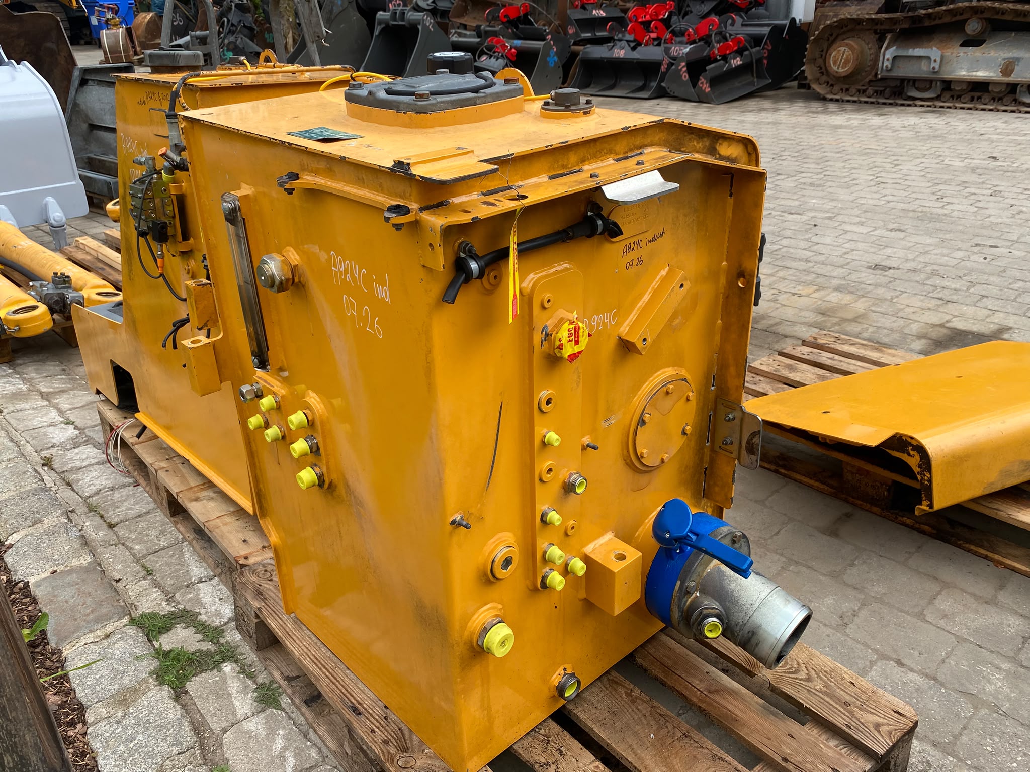 Hydrauliktank, Dieseltank aus Liebherr A924C , Umschlagbagger – Bild 6