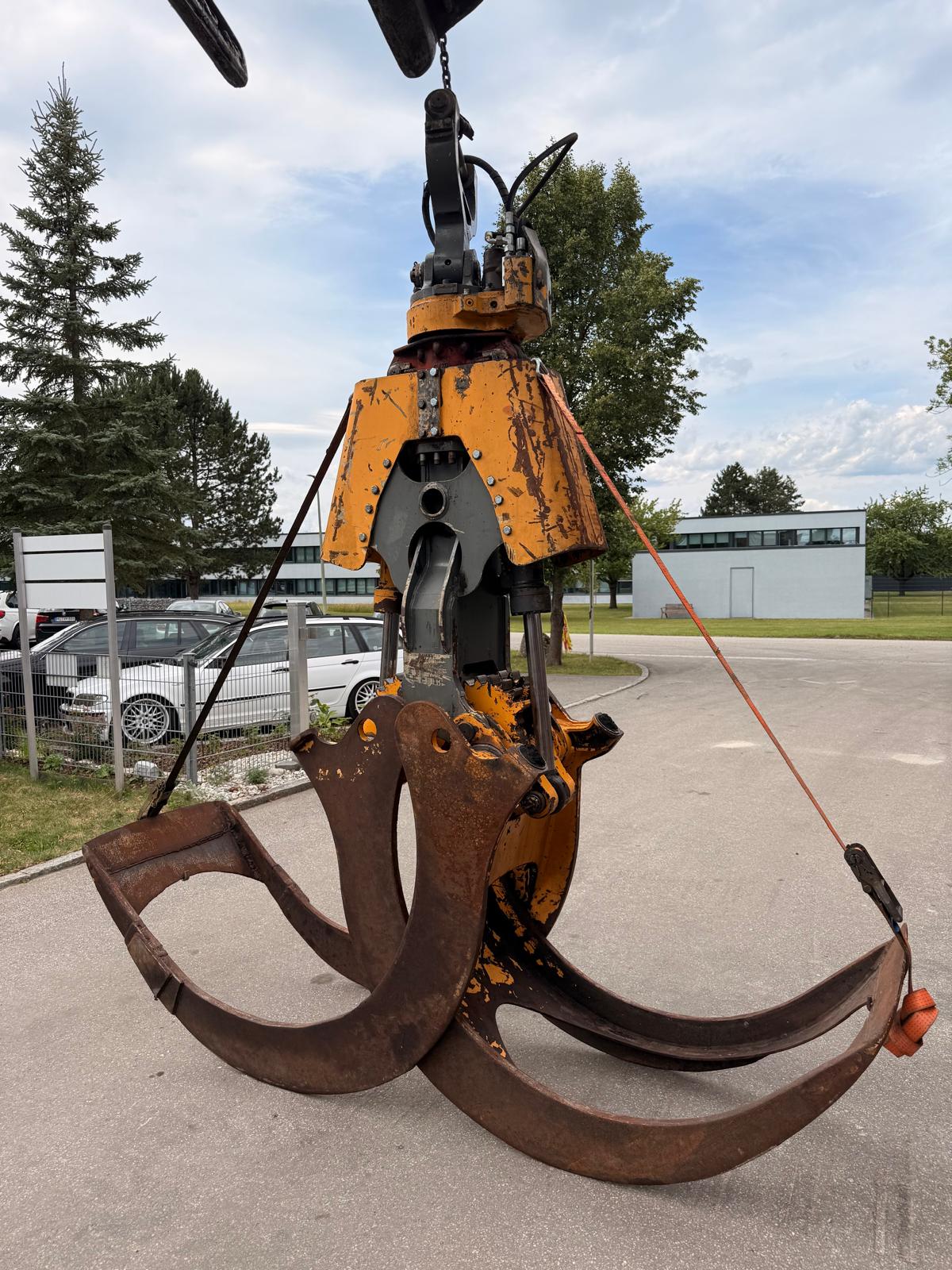 Holzgreifer aus Liebherr A924 C Umschlagbagger – Bild 4