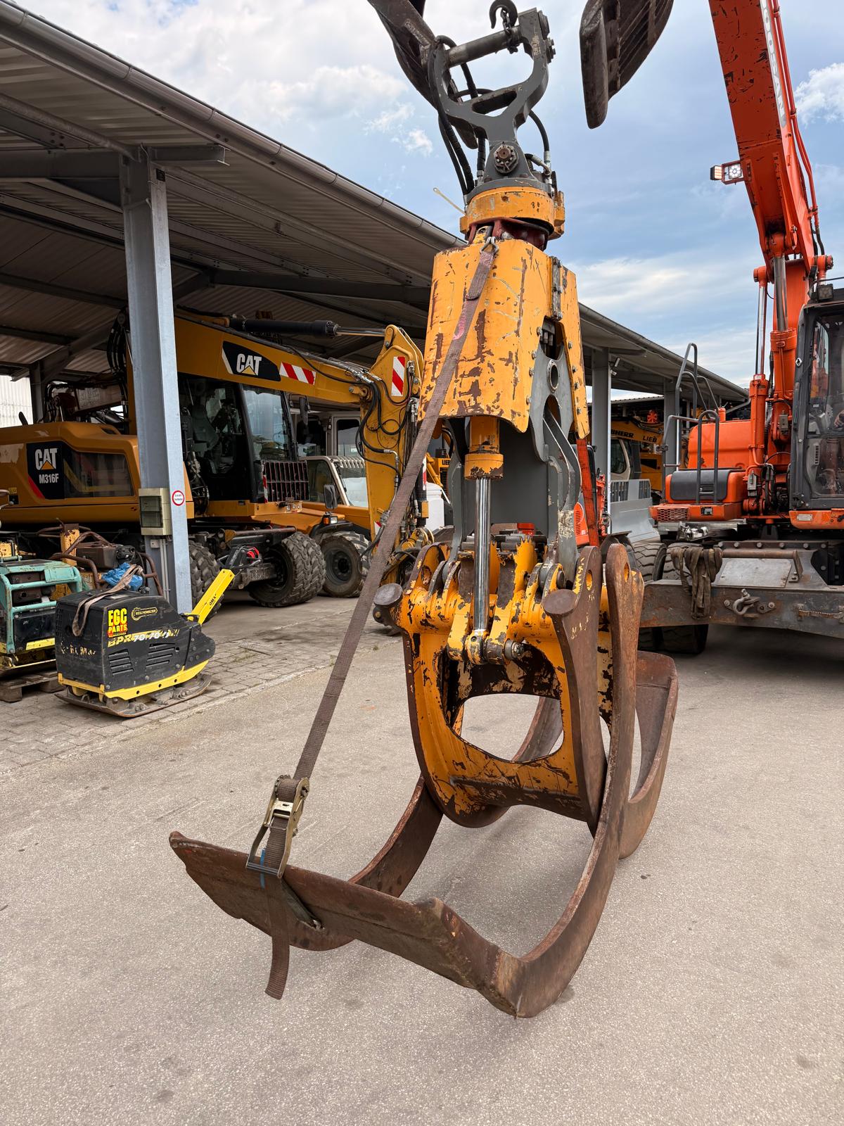 Holzgreifer aus Liebherr A924 C Umschlagbagger – Bild 3