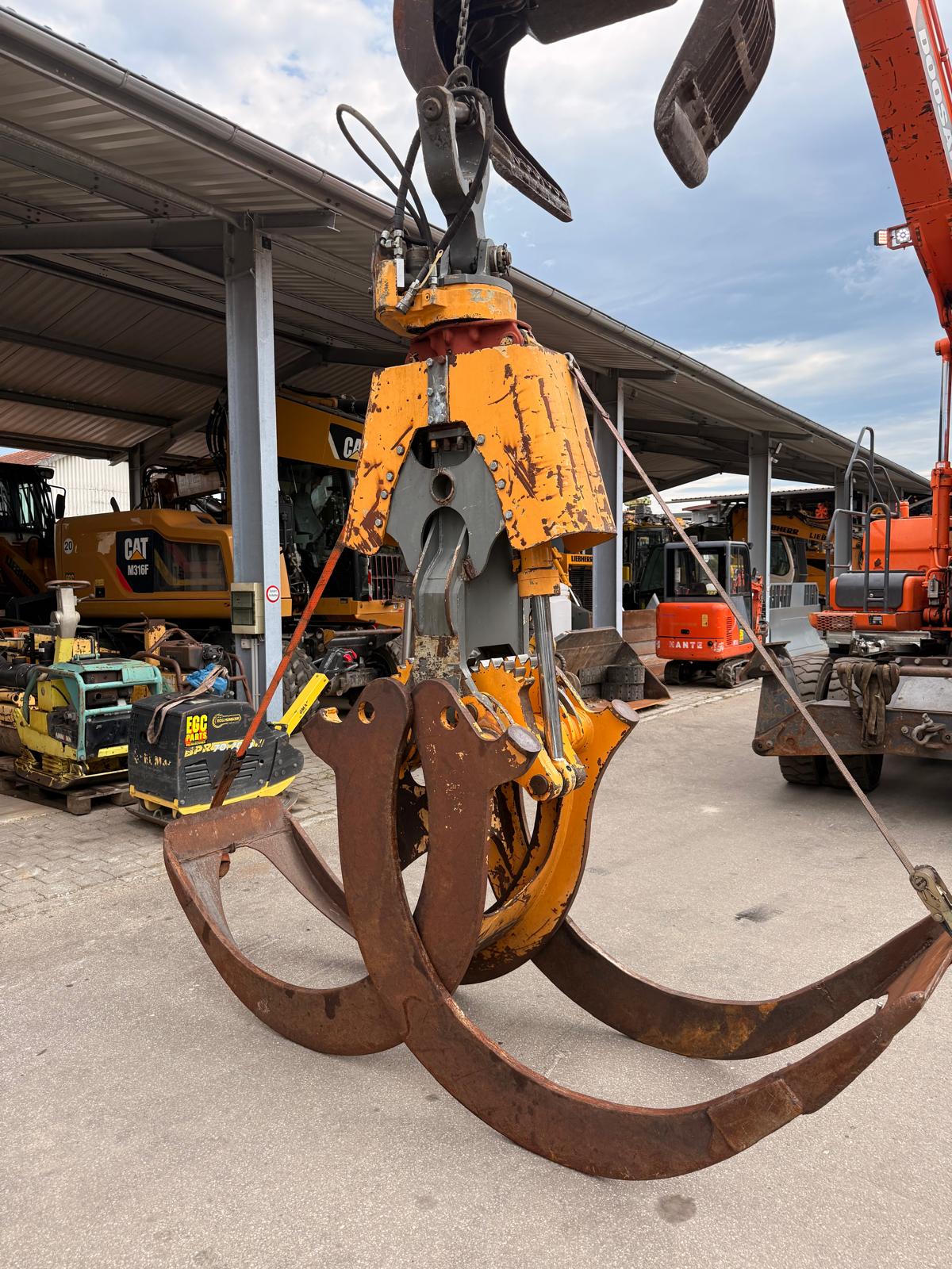 Holzgreifer aus Liebherr A924 C Umschlagbagger – Bild 6