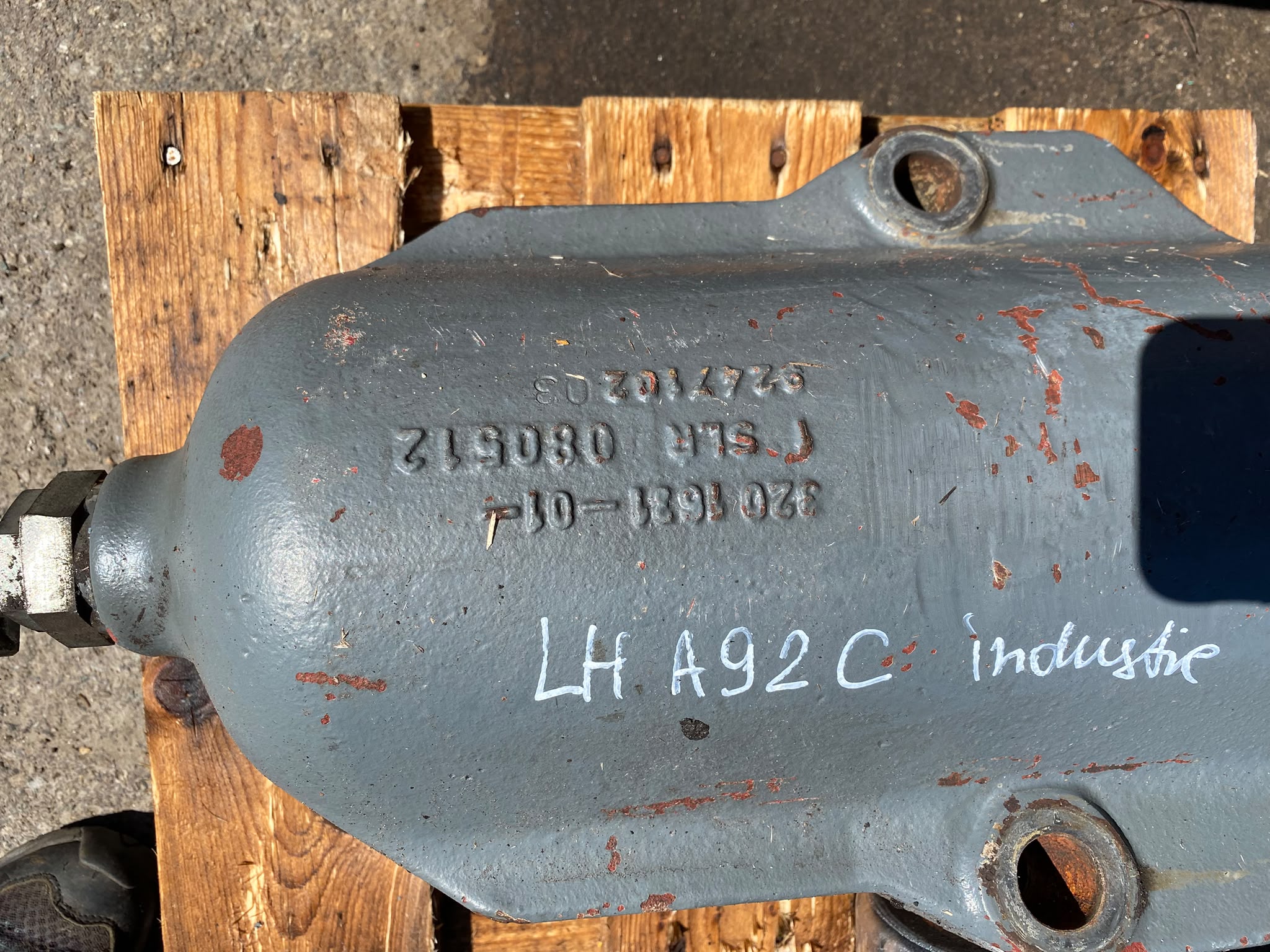 Abstützzylinder aus Liebherr A924C , Umschlagbagger – Bild 4