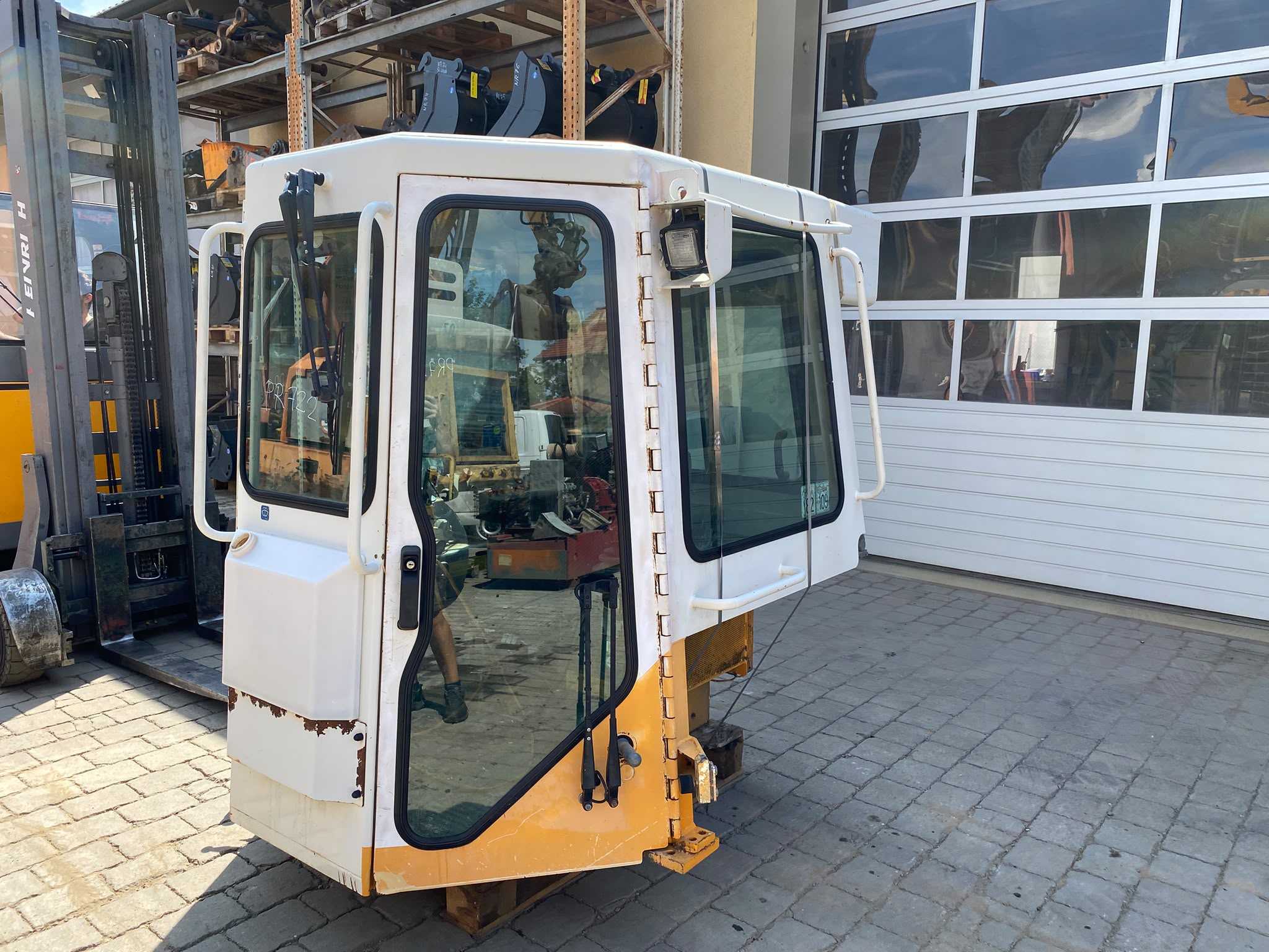 Kabine aus Liebherr PR 722BL