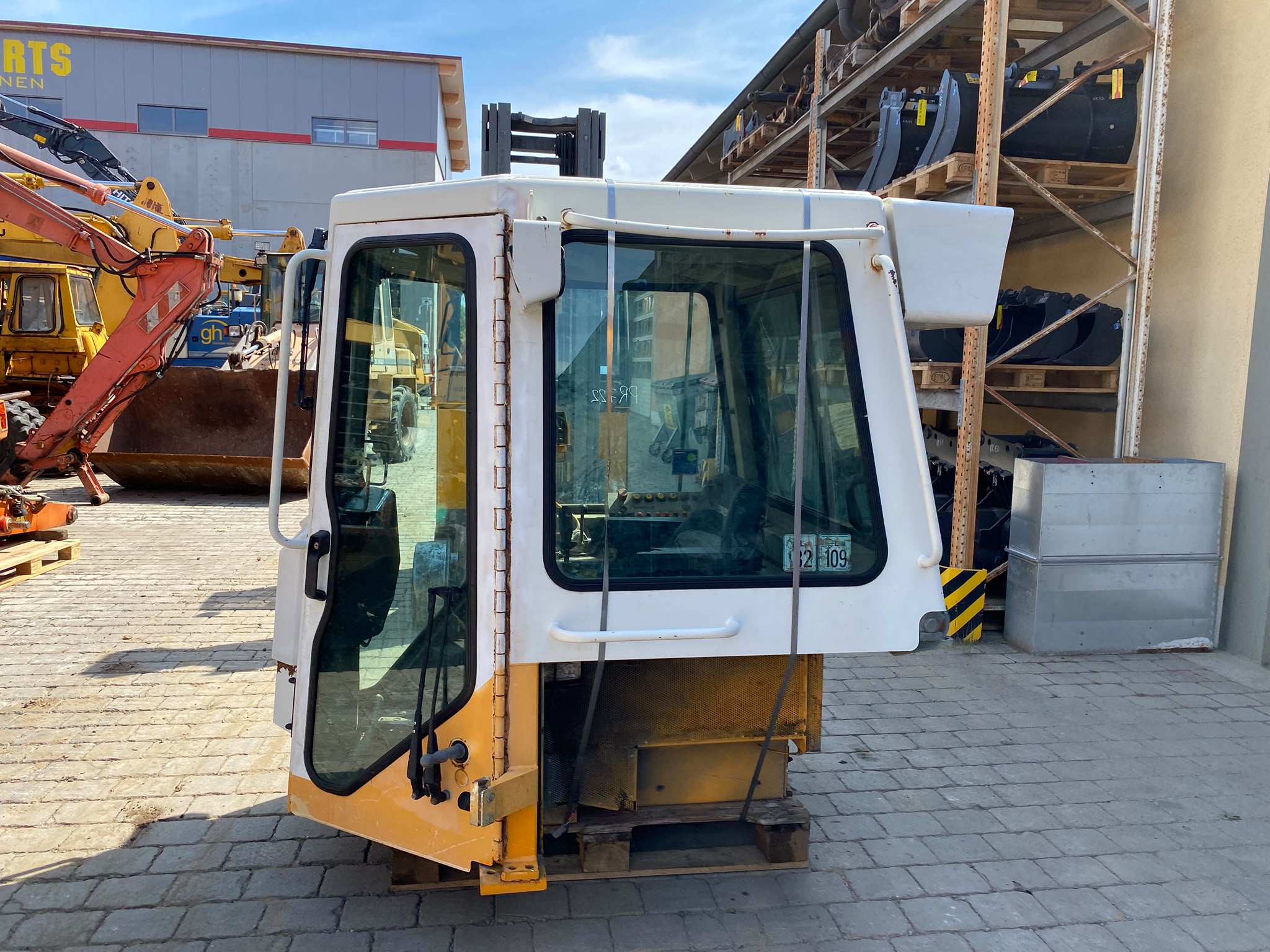 Kabine aus Liebherr PR 722BL – Bild 3