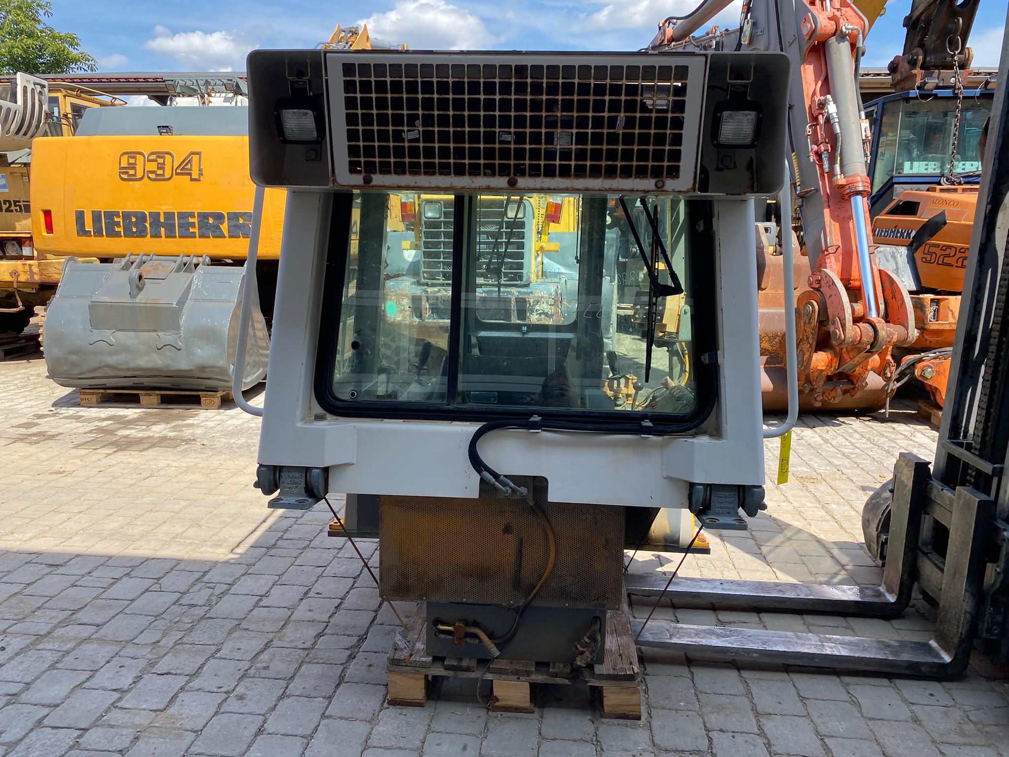 Kabine aus Liebherr PR 722BL – Bild 4