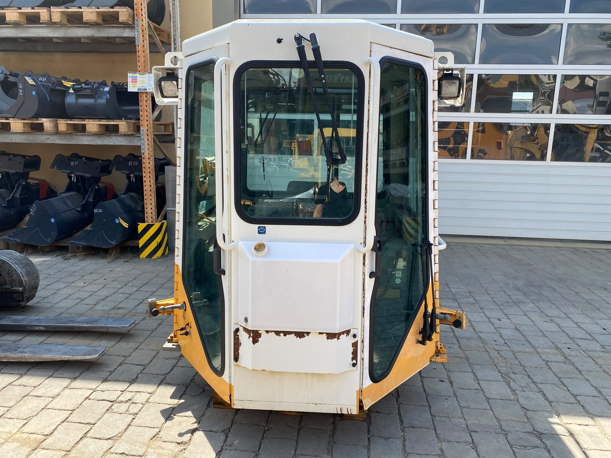 Kabine aus Liebherr PR 722BL – Bild 5