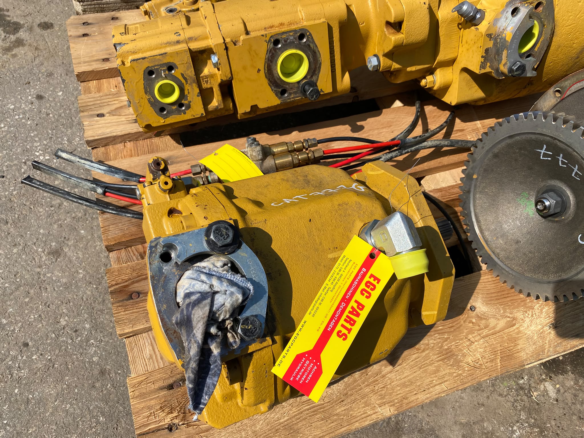 Kolbenpumpe CAT 261-5630 aus Dumper CAT G 777