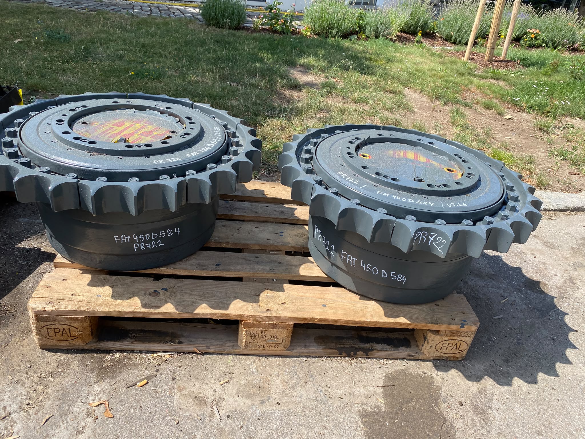 Endantrieb FAT 450D584 aus Liebherr PR 722 – Bild 7