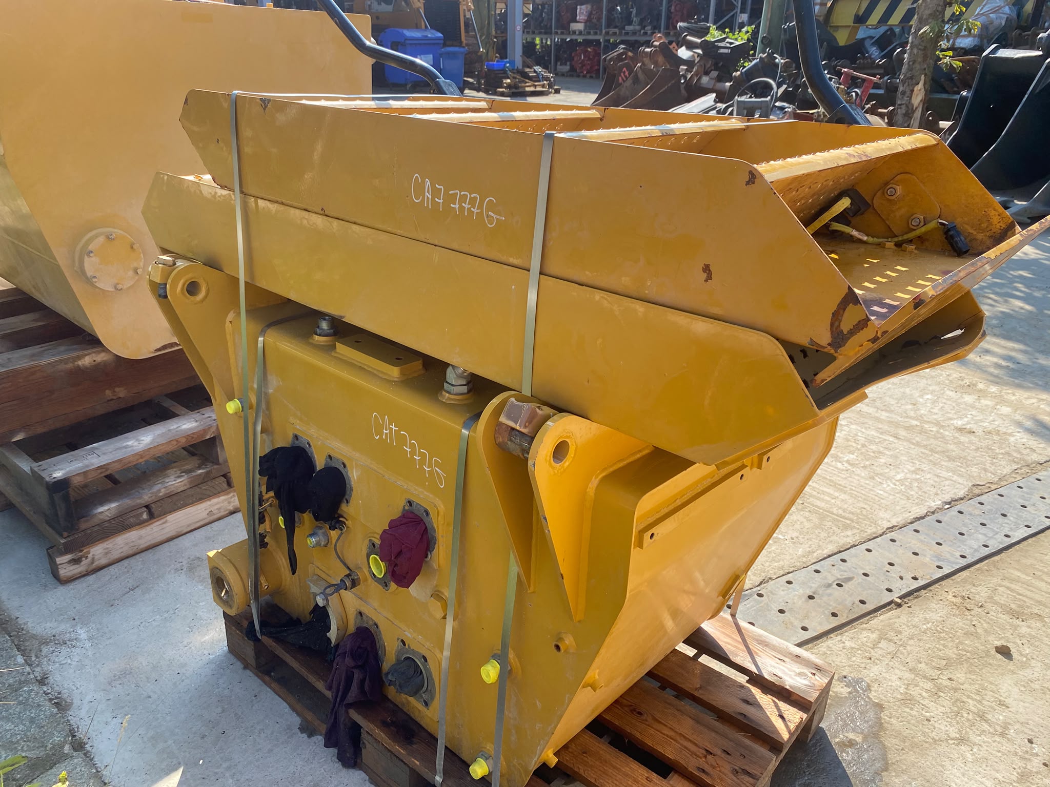 Hydrauliktank aus CAT 777G, Dumper – Bild 3