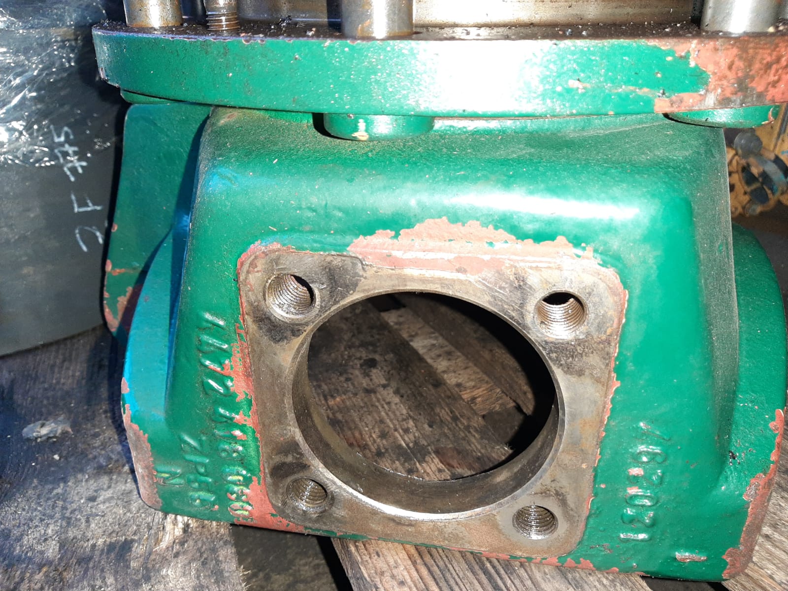 Gelenkgehäuse , Achsschenkel von der Achse ZF APL B 745 – Bild 3